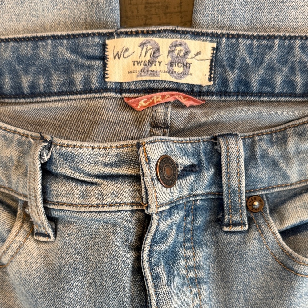 We The Free Light Blue Frayed Hem Cropped Jeans Curvy Size 28. Womens. Stretch - Picture 2 of 8